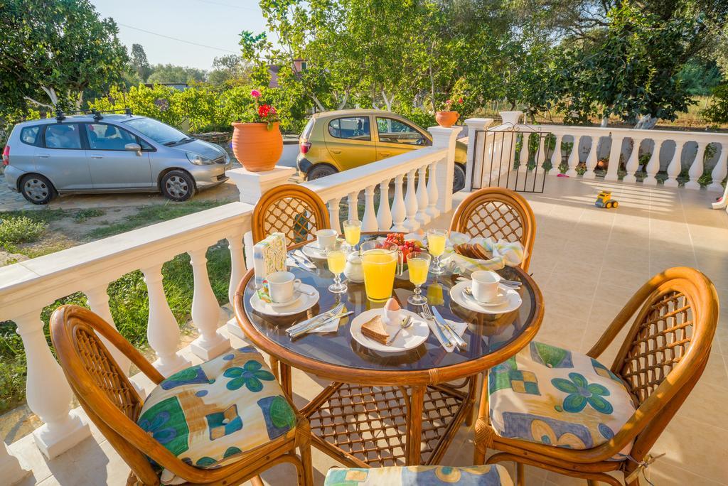 Karia Holiday Home 레프킴미 외부 사진