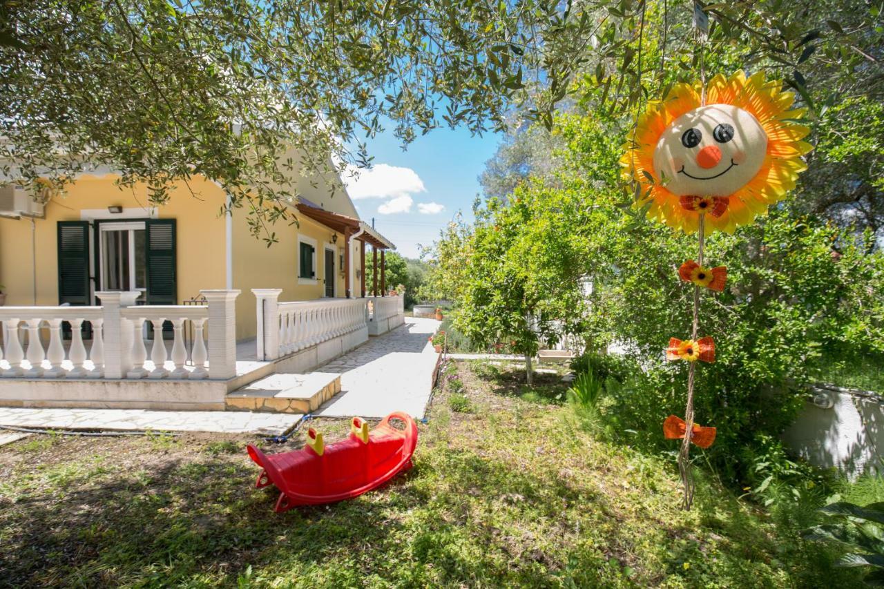 Karia Holiday Home 레프킴미 외부 사진